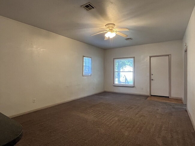 Photo - 3 Bedroom House for Lease!!
