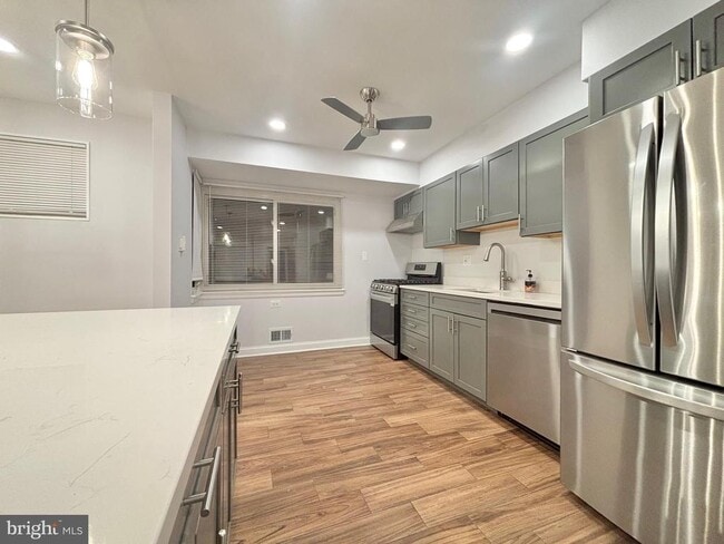 Photo - 2712 Finch St