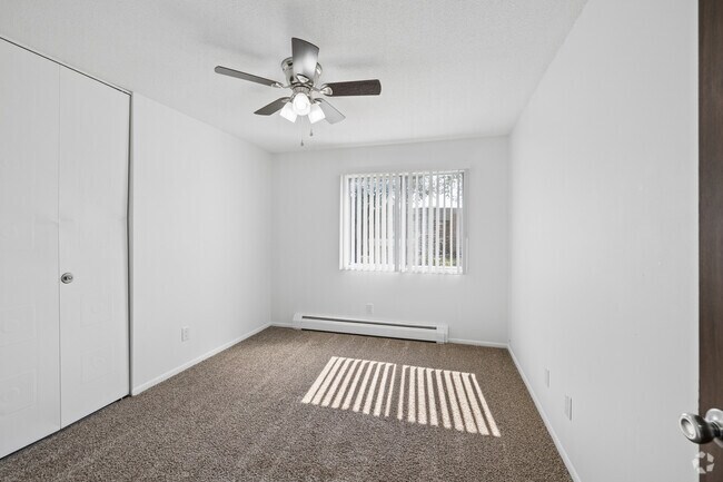 1BR, 1BA - 650SF - Bedroom