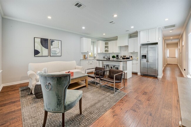 Building Photo - 921 Kern St