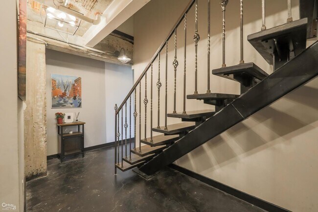 Photo - 2915 John R St