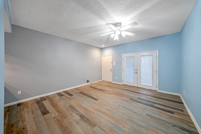 Photo - 7095 N Holiday Dr