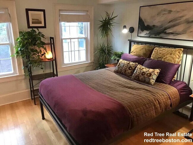 445 Main St Unit 3