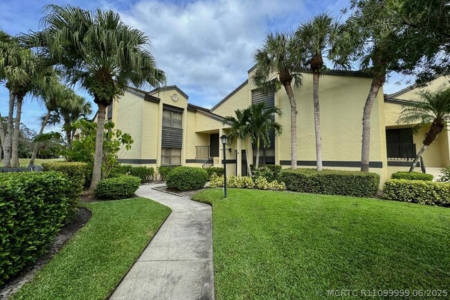 Building Photo - 3991 SW Greenwood Way Unit I