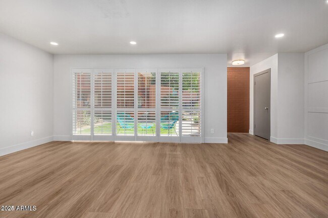Photo - 103 E Palm Ln