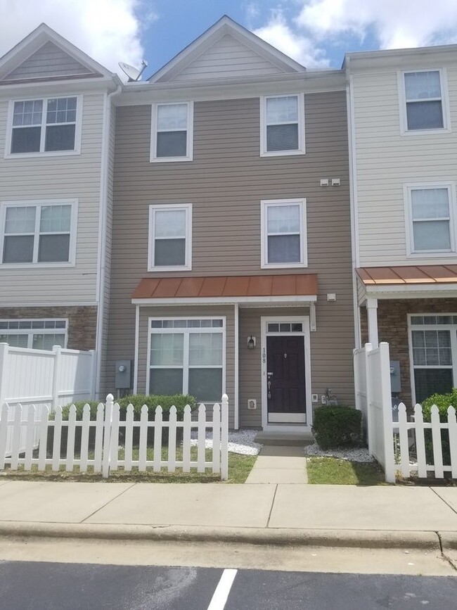 3 bedroom Townhome in Wakefield Community - 3 bedroom Townhome in Wakefield Community Unidad #108