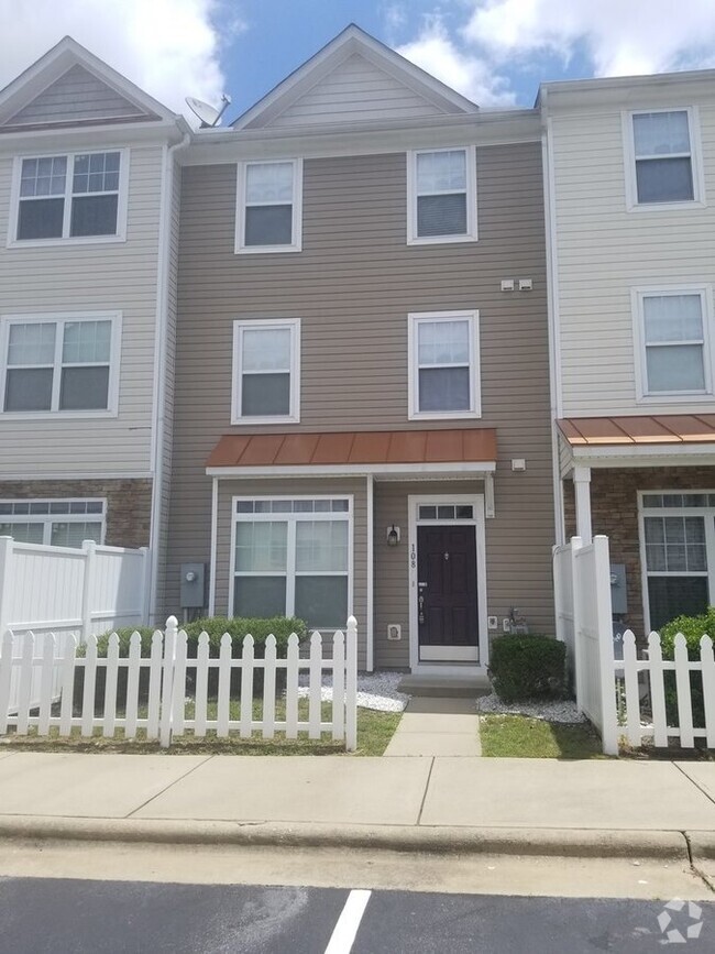 Building Photo - 3 bedroom Townhome in Wakefield Community Unit #108