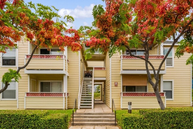 Building Photo - Beautiful turnkey furnished 1- Bedroom 1-bath condo at Fairway Terrace