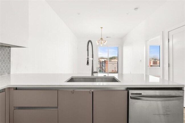 1155 Custer Ave SE Unit 303