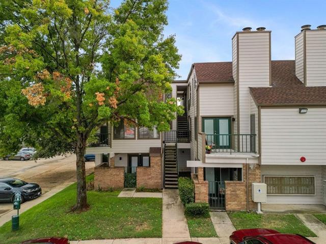 Building Photo - 2300 Bamboo Dr Unit N211