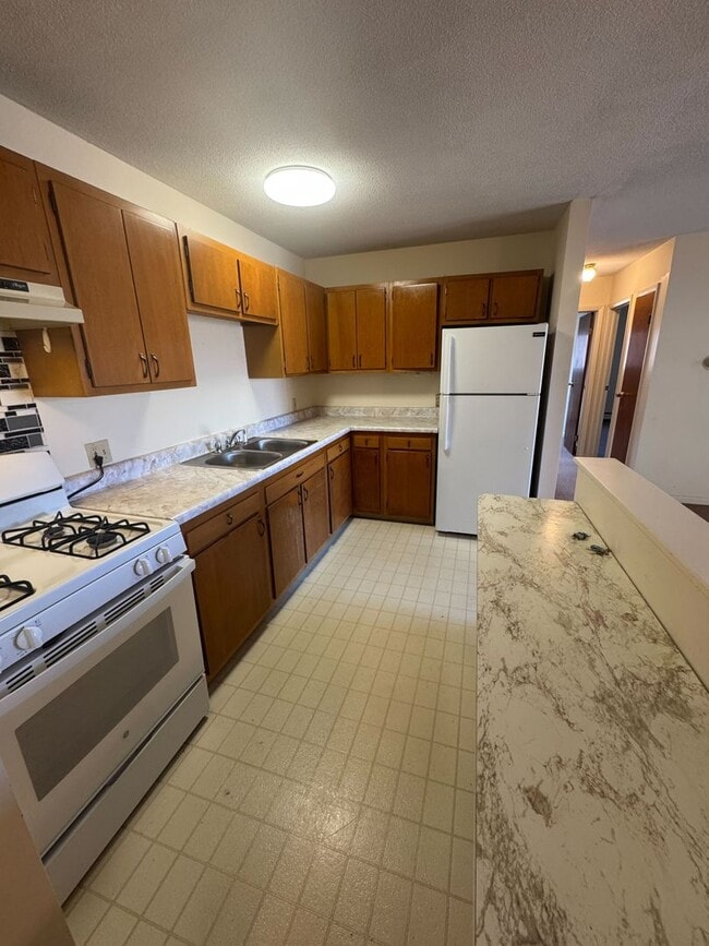 Photo - 382-384 River St