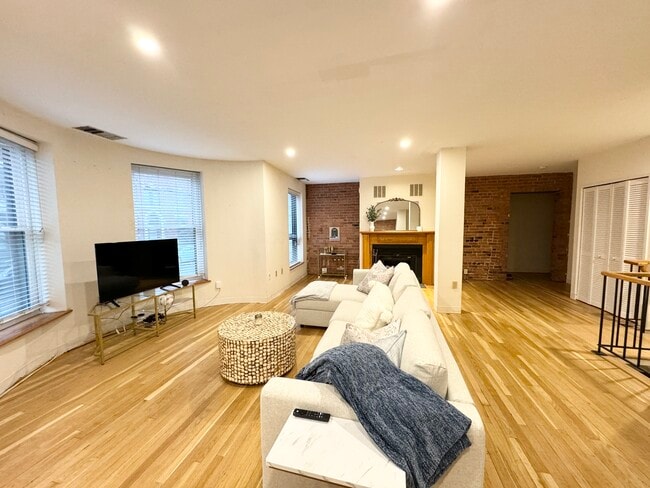 Photo - 87 Gainsborough St Unit 13