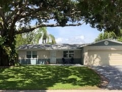 Building Photo - 3 bedroom 2 bath home with screened in pool (coming soon)
