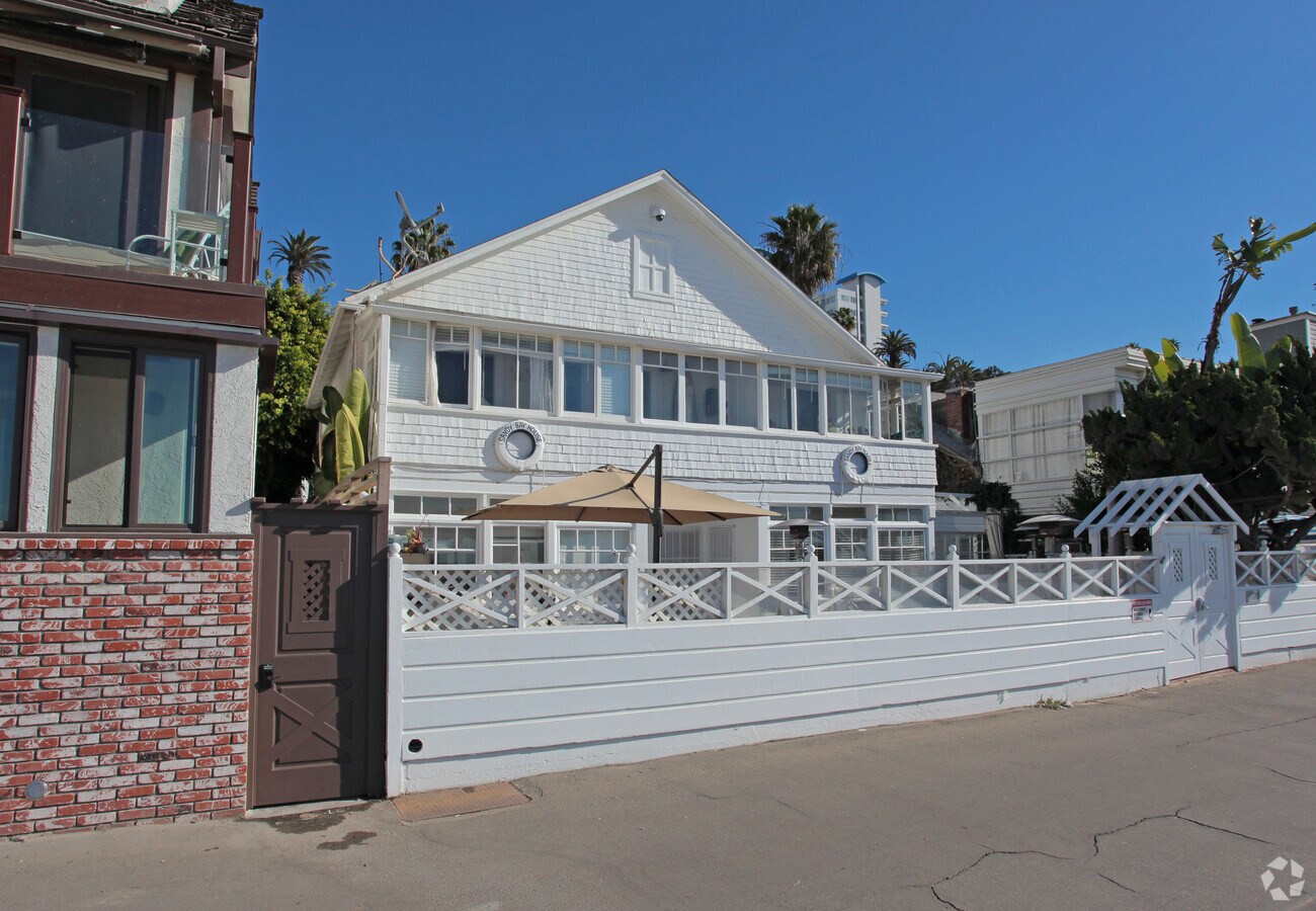 Primary Photo - 1401 Palisades Beach Rd