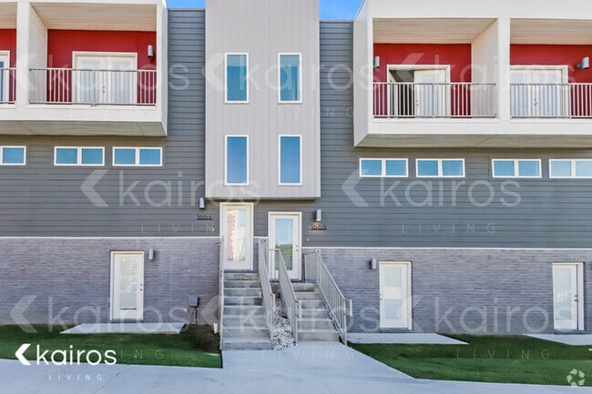 Building Photo - 1666 S Razorback Rd Rental