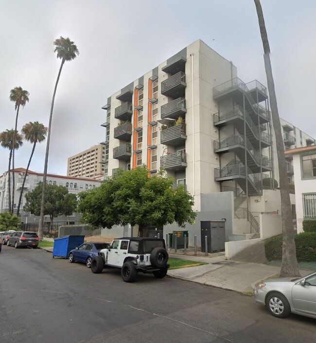 Building Photo - 540 Normandie Ave Rental
