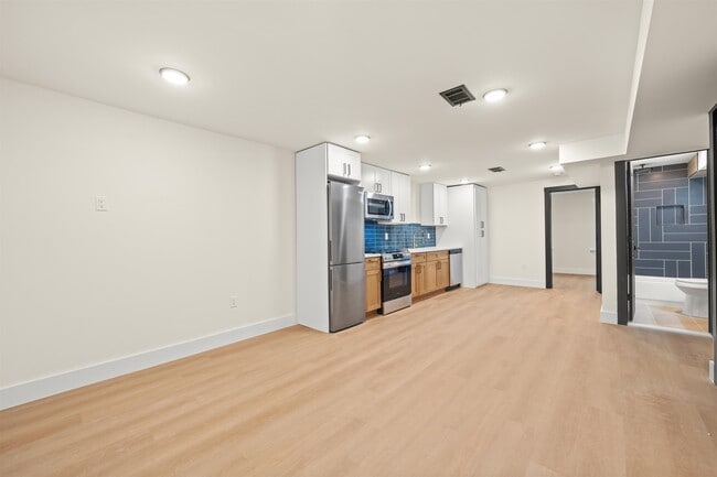 Photo - 14 Westervelt Pl Unit 2