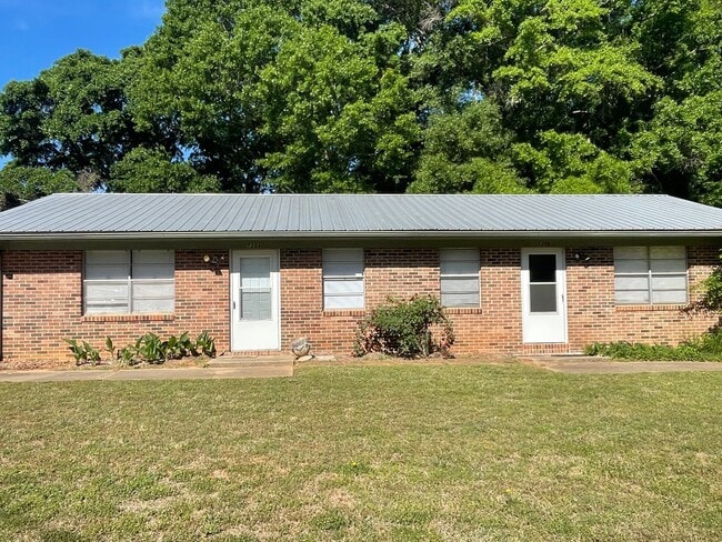Photo - 1 Bedroom, 1 Bath Duplex Apartment on the Eastside! Available now!