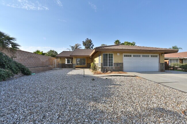 Front Yard - 25252 Delphinium Ave