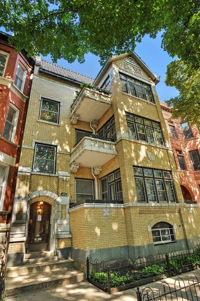 Building Photo - 2737 N Hampden Ct