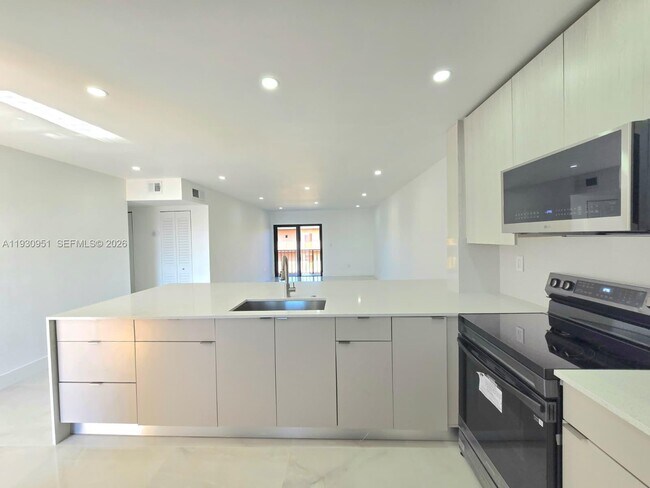 Photo - 1800 W 54th St Unit 409