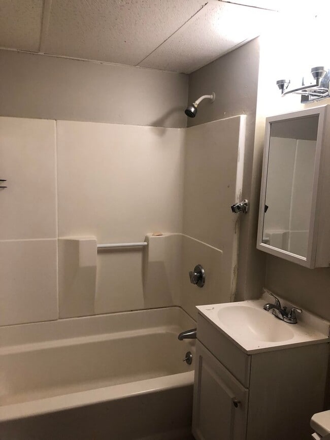 Photo - 19 Summerhill Ave Unit D