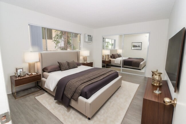 Photo - Encino Park West