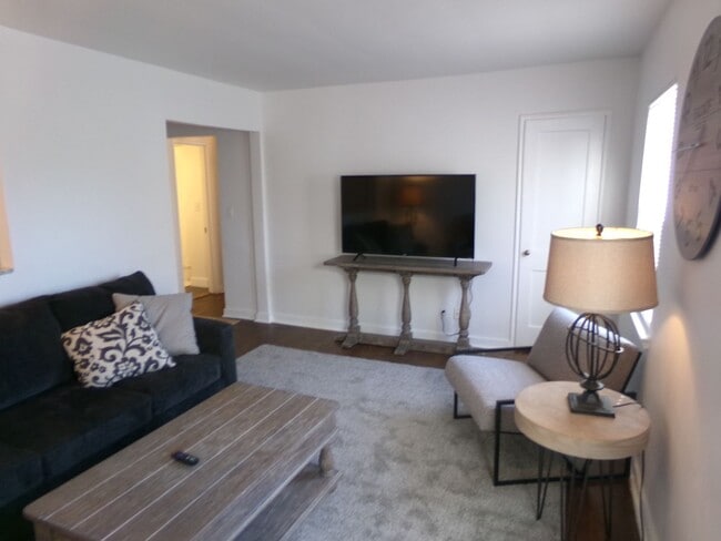 Photo - Furnished unit