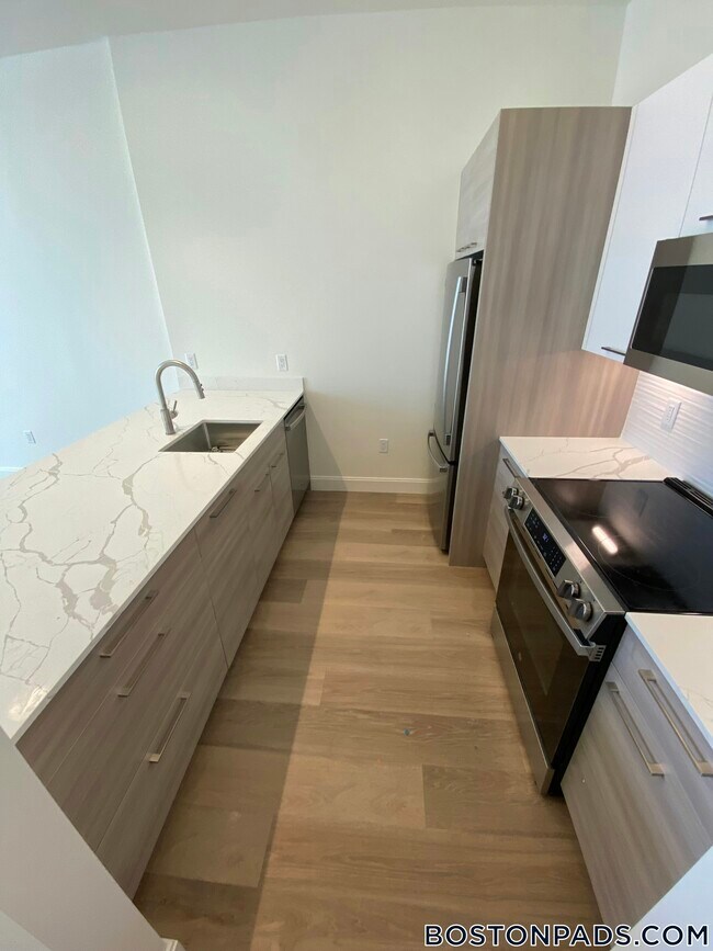 Building Photo - 1079 Commonwealth Ave