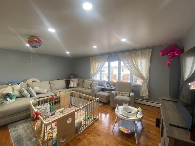 Photo - 160 W 18th St Unit 2