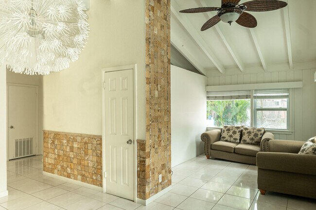 Photo - 205 Coral Rd Unit 3