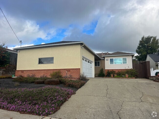 Building Photo - Spacious Newly Remodeled 3 Bedrooms and 2 ... Rental