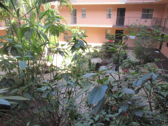 Photo - 2841 Somerset Dr Unit 205