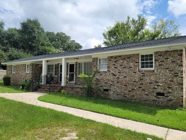 Building Photo - Southeast Columbia- Offering Self Guided Tour with RENTLY!