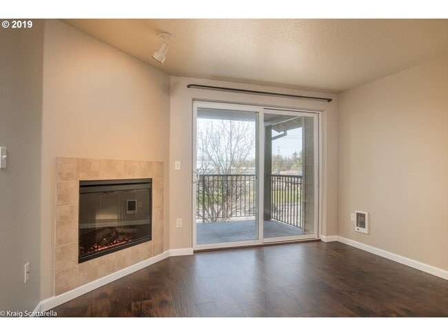 Living - 720 NW 185th Ave Unit 303