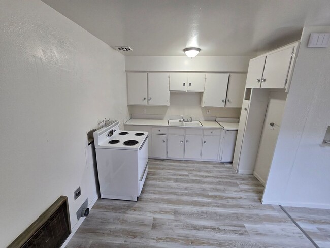 Photo - 526 N 8th St