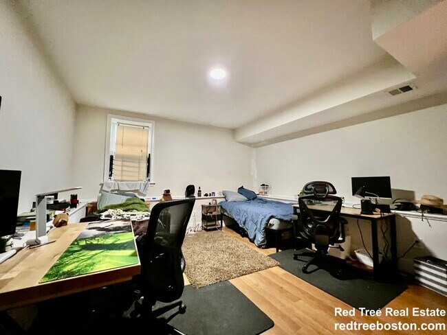 Photo - 1017 Tremont St