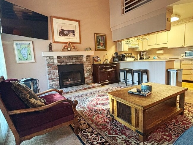 Photo - 2 Bedroom in a beautiful woodsy location! Unidad 6