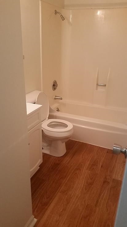 Bathroom - 530 N Lincoln