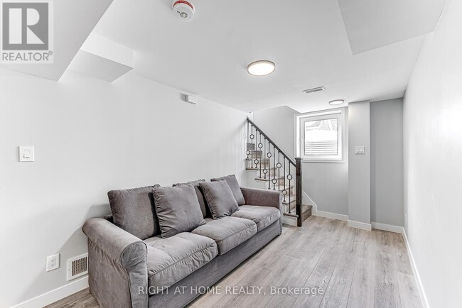 Photo - 902 Kenzie St