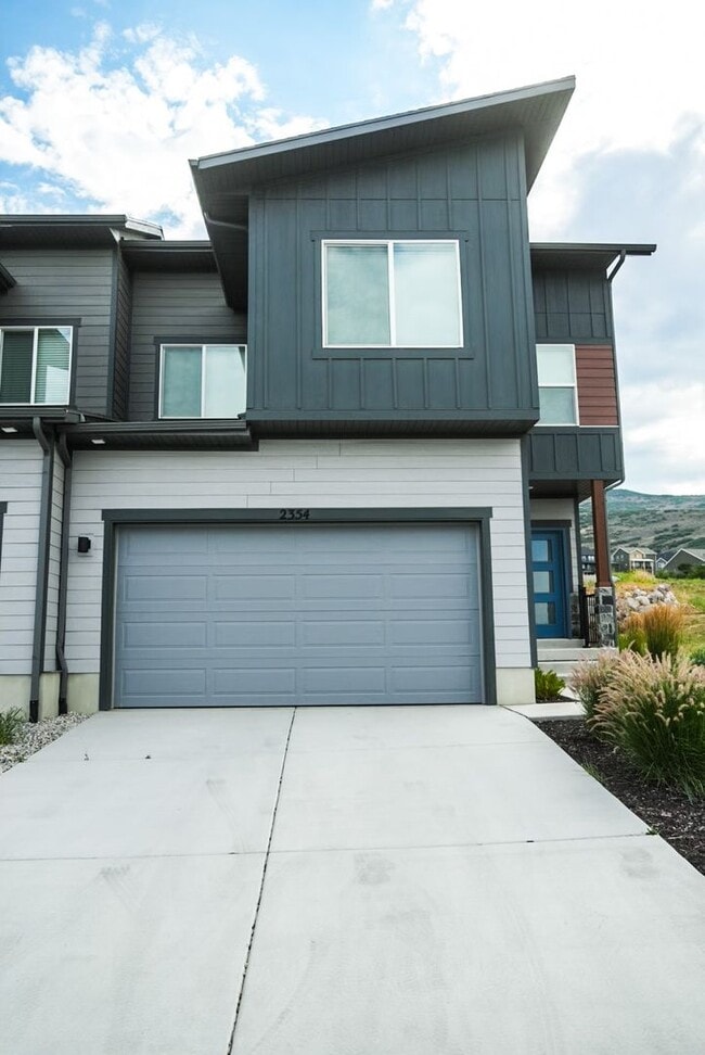 Building Photo - End Unit New Construction with Finished Basement Includes Utilities in New Jordanelle Ridge Neigh...