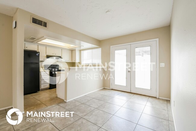 Photo - 2833 E Beck Ln