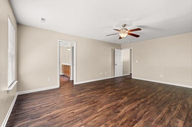 Photo - 5 Bedroom House Available Now!