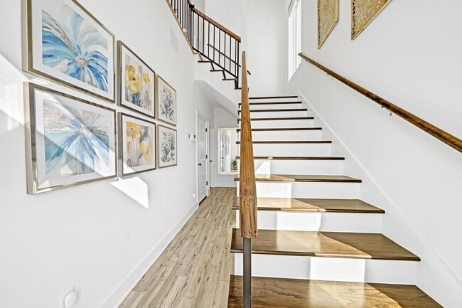 Photo - 2712 Nagle St