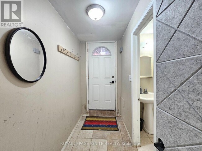 Photo - 48 Roseglor Crescent