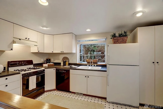 Photo - 10358 Riviera Pl NE