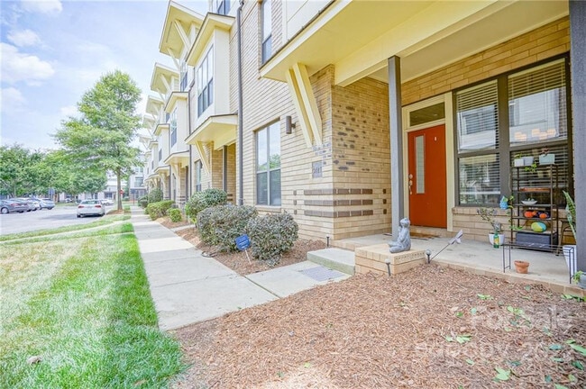 Room in Townhome on Steel Yard Ct