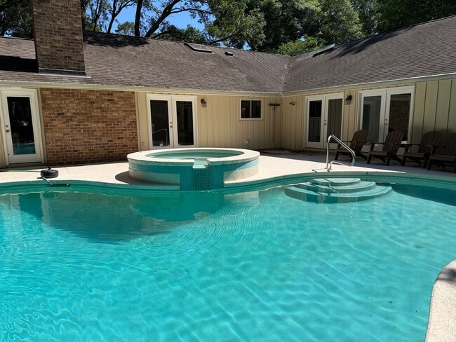Building Photo - Lovely One-Level Furnished Home with Private Pool in Port Royal!