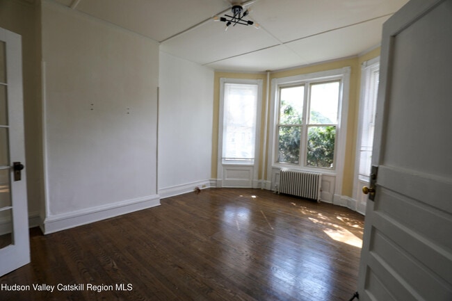 Photo - 141 St James St
