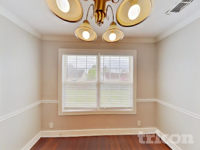 Photo - 947 Lavergne Ln